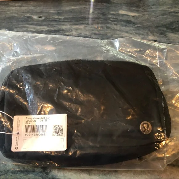Lululemon Everywhere Belt Bag in Black - Picture 5 of 8
